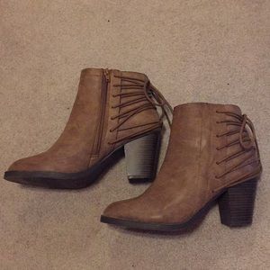 American Eagle Lace Up Brown Booties